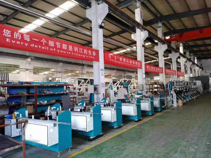 Ai 체계를 가진 로봇을 채우고 누르는 수직 격리 유리제 생산 라인 가스 9