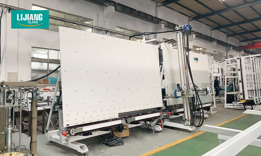 격리 유리제 생산 라인을 위한 수직 자동적인 낮은 E 유리제 삭제 기계