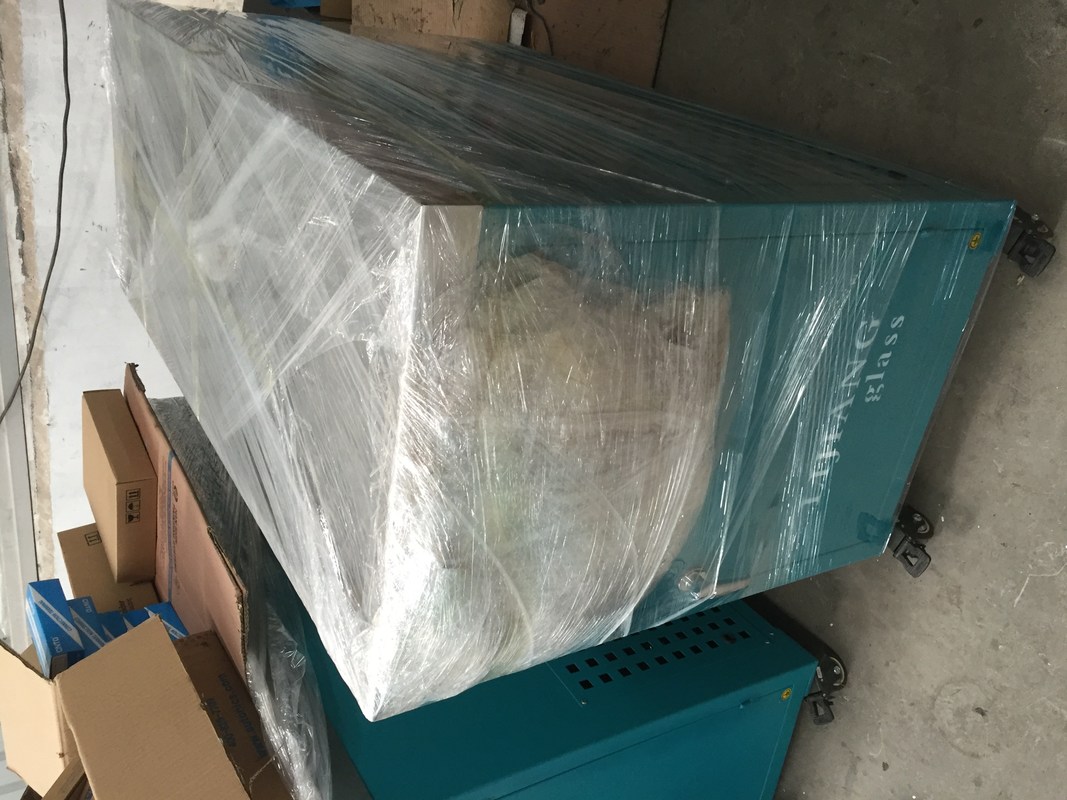 풀 총 냉장고는 중앙 제어 유리의 접착제 과정에서 사용되고, 수동 풀 총은에서 저장됩니다