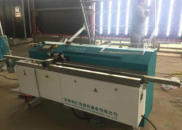 큰 배럴 격리 유리제 생산 라인 자동적인 부틸 압출기 기계 높은 일 효율성