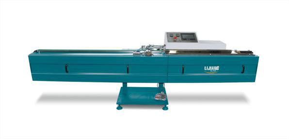 LJTB01 부틸 압출기 기계의 유형은 뜨거운 용해 부틸과 함께 알루미늄 간격 장치 구조를 균등하게 퍼지기를 위해 이용됩니다.