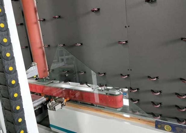 50m/min 방수제에 글레이즈를 바르는 낮은 Ｅ 절연 글래스 기계 두배는 실링로봇으로 펌프질합니다