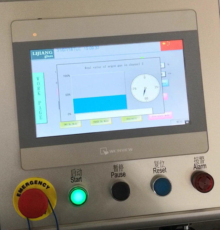 1.Vertical 격리 유리제 생산 라인 LJBZ2535G는 시멘스 통제 시스템을, 지킵니다 안정되어 있는 성과를 채택합니다