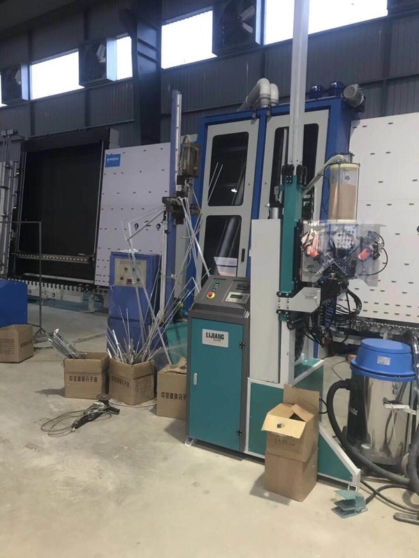 건조시키는 충전물 기계는 자동적으로 간격 장치 구조에서 드릴 구멍의 활동을 자동적으로 달성할 수 있습니다