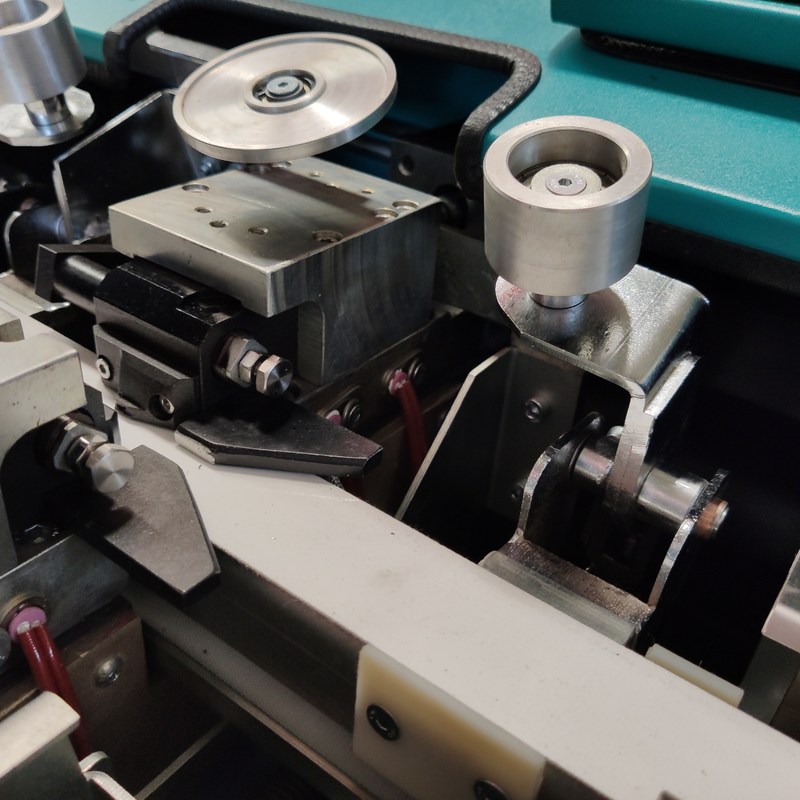 스페이서 바 및 절연 유리 알루미늄 스트립 라미네이팅 용 자동 건조제 분자 Seive 충전 기계