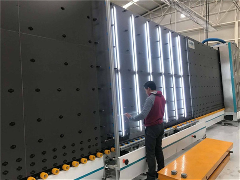 3 쌍 낮은 Ｅ 부드러운 세척용 브러시와 3-15mm 평평한 절연 글래스 생산 라인